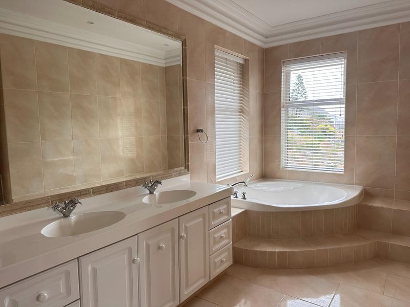 To Let 4 Bedroom Property for Rent in Fish Hoek Western Cape